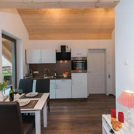 شقة Gemuetliches Apartment-Seenaehe-Balkon-Parkplatz-Wallbox-Fahrradparkplatz