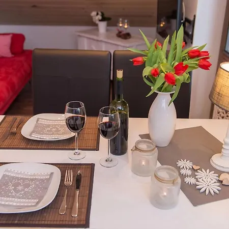 Gemuetliches Apartment-Seenaehe-Balkon-Parkplatz-Wallbox-Fahrradparkplatz شقة