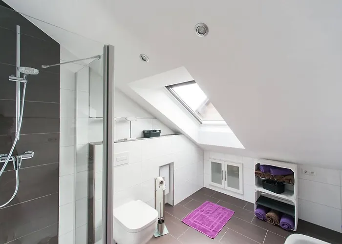 Gemuetliches Apartment-seenaehe-balkon-parkplatz-wallbox-fahrradparkplatz شقة