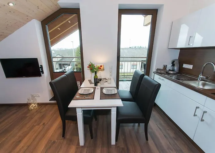 Gemuetliches Apartment-seenaehe-balkon-parkplatz-wallbox-fahrradparkplatz شقة *